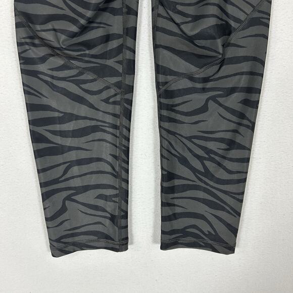 Old Navy NEW Active Powersoft Capri Leggings Women's Medium Gray Zebra Print NWT - Picture 11 of 16